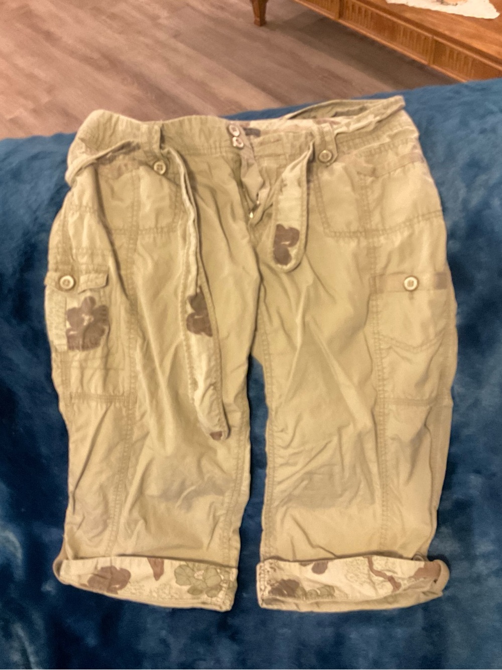 Apt. 9 Olive Green Cargo Capris with Camo Trim